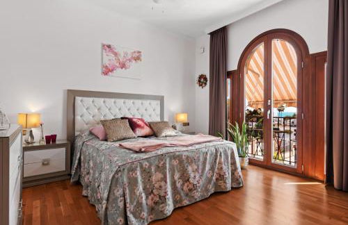 Infinity pool mansion by Costarentals - Ref 85 - Photo 17