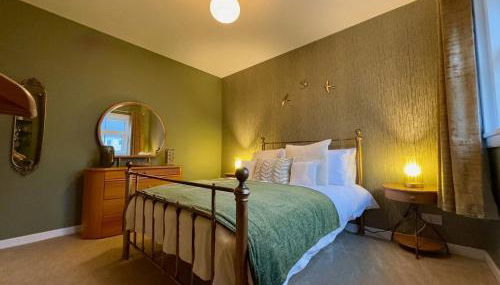 Cochrane House - Photo 2