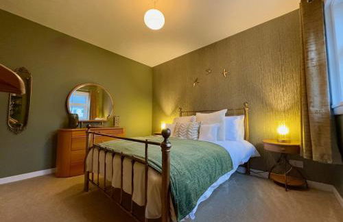 Cochrane House - Photo 2