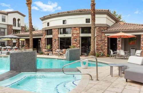CozySuites Glendale by the stadium with pool 05 - Foto 2
