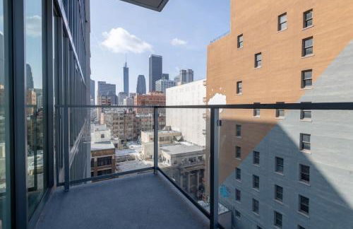 Stylish 3BR High-Rise with Pool, Hot Tub & Rooftop Views - Foto 21