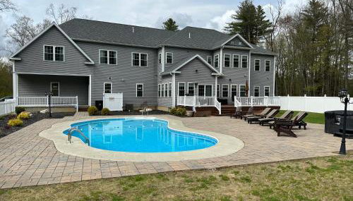 9 Bedroom Saratoga Retreat, In-Ground Heated Pool, HotTub, Firepit, Gourmet Kitchen, Private Office - Foto 3, Garden, sunbed, Garden view