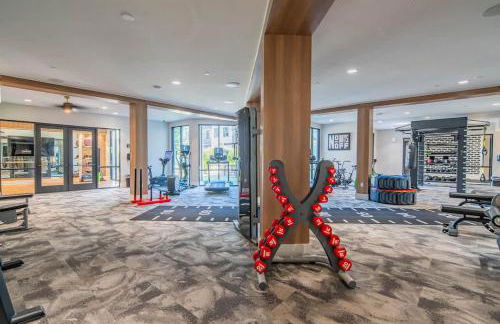 Spacious 2BR Uptown Biltmore Gym Pool Parking WD - Foto 15