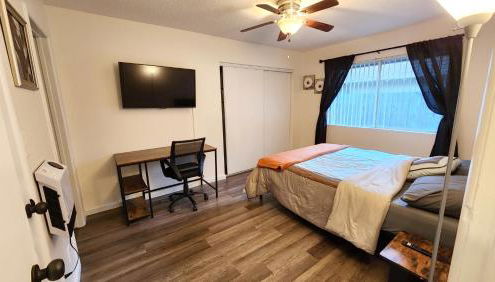 Private, Spacious, 4x Queen, 300 MBPS Internet with Backyard! - Photo 3