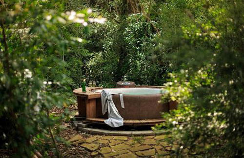 Secluded Cabin Rental with Jacuzzi for Romantic Weekend Getaway near Austin, Texas - Foto 8