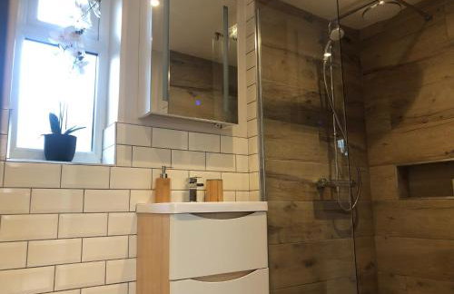 Olli's Cottage-Terrace & Jacuzzi optional - Foto 9