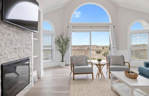 Elegant Updated Oceanfront Home with Pool & Hot Tub - Photo 34