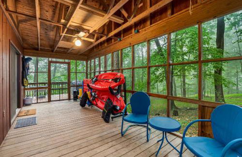 River Cabin w Hot Tub, Screened Porch & Fire Pit - Photo 27