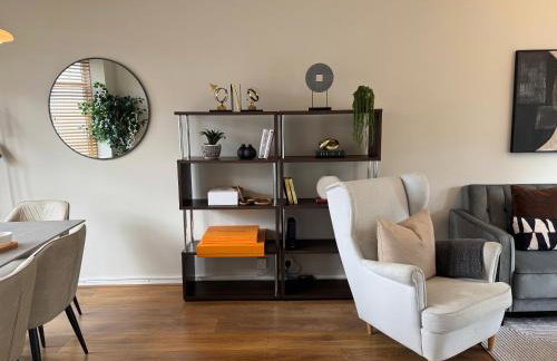 Spacious house for 7 - Ideal for Solihull NEC - Work and Family Groups - Photo 3