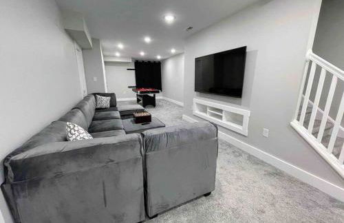 Family-Friendly 4BR Retreat Sleeps 12, Private Yard, Garage, Close to Stadiums, Casino & Downtown - Foto 26
