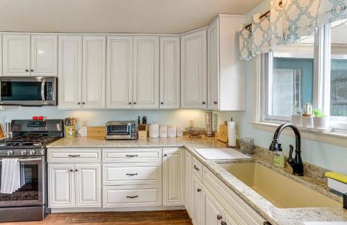 Walk to Sandusky Bay Home with Hot Tub and Fire Pit! - Foto 9