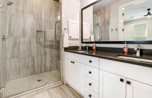 Downtown home with WiFi, central AC, furnished rooftop deck, and full kitchen - Foto 19