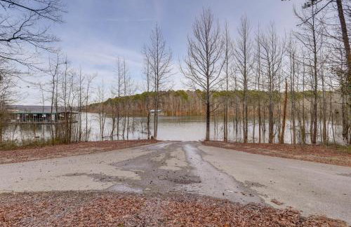 Greers Ferry Lake Access and Deck Group Getaway! - Foto 44