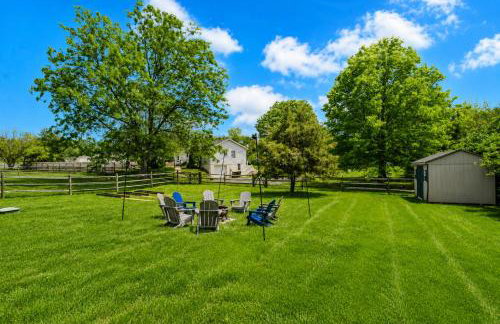 Spacious & Serene Family Gem: Games, Office, Yard! - Foto 30
