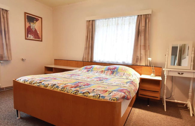 Serene Holiday Home in Mladé Buky with Private Pool and Trampoline - Foto 5