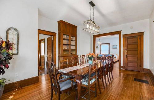 Historic Charm: Spacious 4BR Retreat Sleeps 11 - Holiday Home - Foto 3