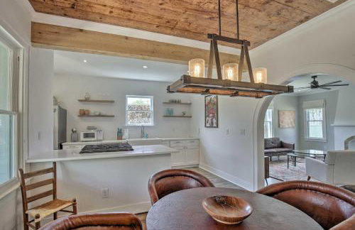 Historic Home with Yard Near St Marys Strip! - Foto 2