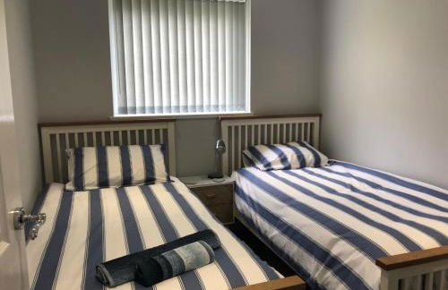 2 Bed Villa Sleeps 4 - Wifi, Garden, Sea Views - Foto 14