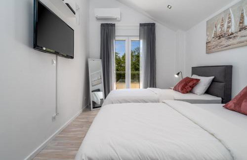 Villa Zara with 32 sqm heated Pool, Jacuzzi, Billiard, Tennis table, 8pax - Photo 32