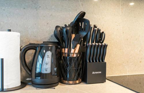 Downtown Condo with Den and Pool Access - Foto 25