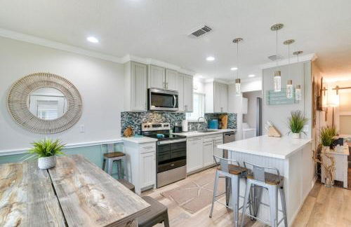 Less Than half Mi to Beach! Hot Tub Haven in Galveston - Foto 7