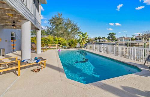 5 Bed3bath waterfront pool home with full gym, office, and heated pool! - Foto 41