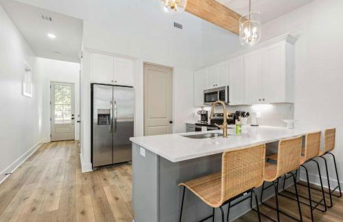 New cottage near Sports Complex with King Beds - Foto 8