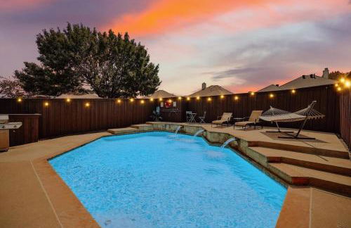 Deluxe Poolside Home, Modern 5BR with Gaming Room - Foto 36