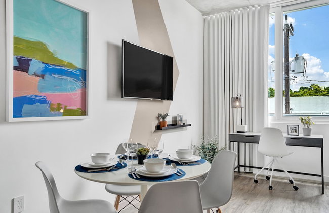 Design District Suites - Photo 50