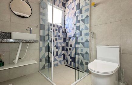 Cantinho Perfeito para Dois Conforto e Mar Bem Pertinho, Casa terrea no centro 80M Praia, Ar, Enxoval,Estacionamento e churrasqueira - Foto 2