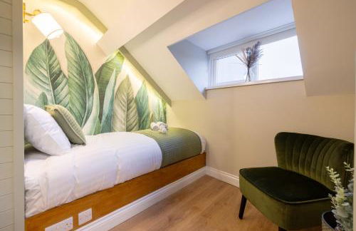 The Secret Garden, Donaghadee - The Hideaway - Stylish 5-Beds, and Lavish 3-Bedrooms - Guests 7 - Super Fast Speed Wi-FI - Foto 75