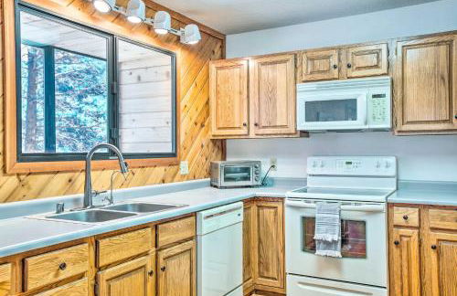 Roomy Angel Fire Home with Hot Tub, Sunroom and Views! - Foto 8