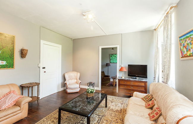 Spacious Holiday Home With Garden - Photo 14