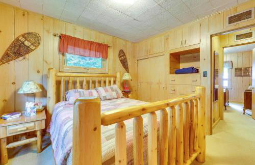 Waterfront Torch Lake Cottage with Dock and Fire Pit! - Foto 15