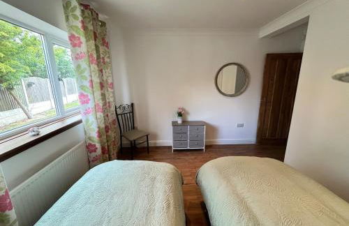 Spacious modern three Bedroom Bungalow ample parking - Foto 45