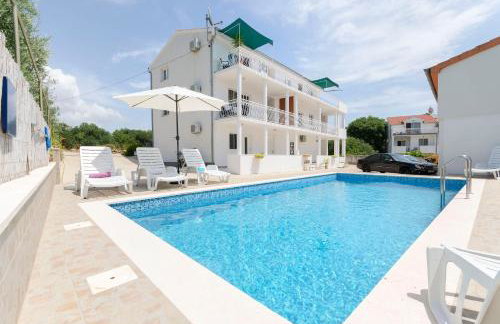 Apartments Mila Family With Pool - Photo 6