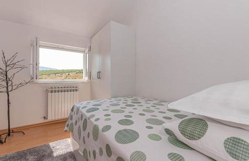 Awesome Home In Ruzic With Jacuzzi - Foto 32