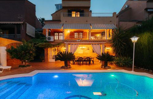 chalet, villa rodeada de naturaleza piscina a doce klm de Valencia y 7 del aeropuerto - Photo 37