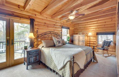 Modern Log Cabin with Rec Room, Steps to Lake! - Foto 18