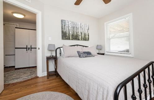 OPEN 4BR2BA Sleeps 8 Near Hwy Covered Deck - Foto 12