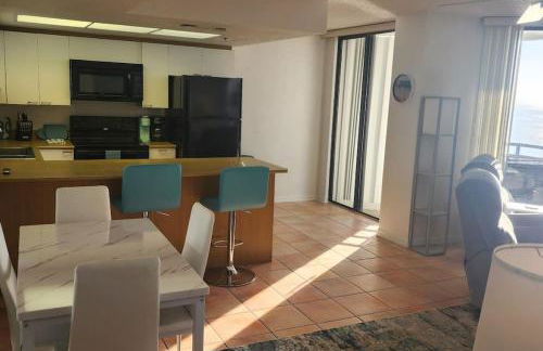 Coastline Penthouse Condo - Foto 11