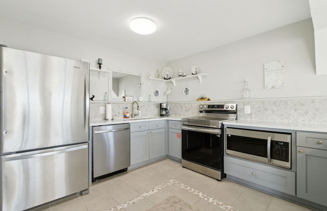 Beach Condo Miles-long Views Sand and Sea, Access to Private Fishing Pier by RedAwning - Foto 12