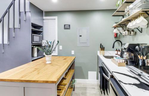 5 Mi to National Harbor Stylish Apt with Patio! - Foto 12