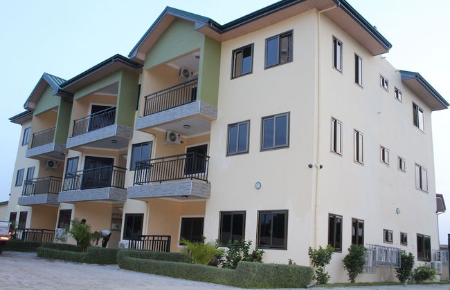 Evergreen Apartments - Photo 1