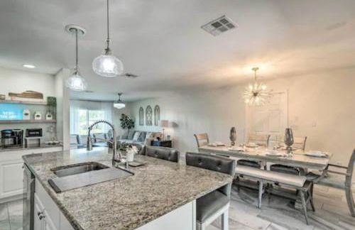 Luxury modern home Heated pool best Location - Photo 8