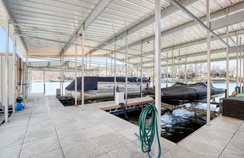 Luxury Home on Cove with Boat Slips, Waterslides, and Jump Deck - Foto 73