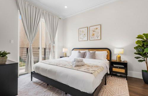 New 3BR Home with Private Yard and Game Room and Parking - Foto 39