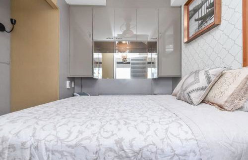 Flat sensacional 5 pessoas em condomínio moderno 2 suites climatizados - Foto 12