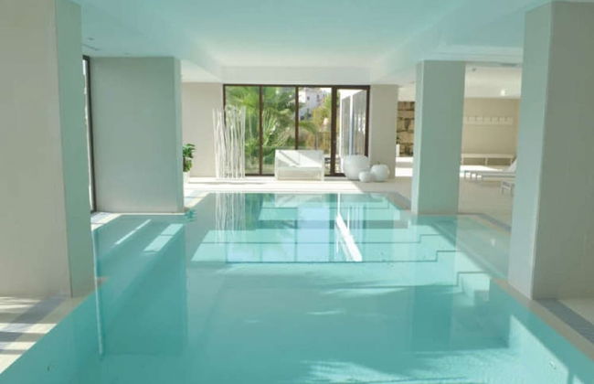 Modern Two Bedroom Villa With Indoor Pool & Spa - Foto 17