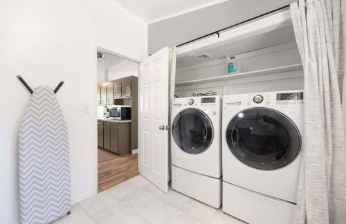 Single-Level 2BR Retreat w Hot Tub & Office - Foto 27